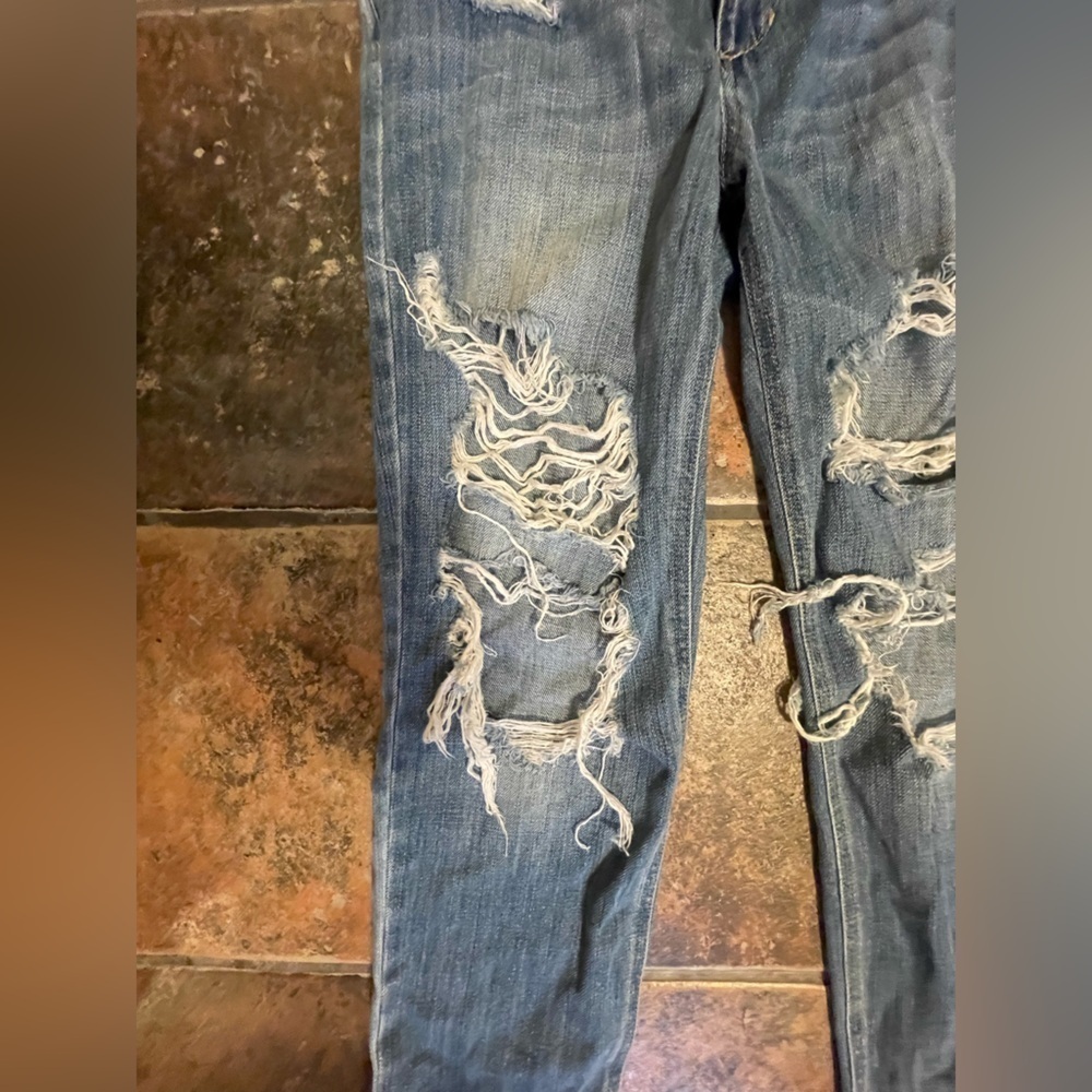 Joe’s Jeans Collector’s Edition The Sawyer Crop Distressed Jeans Size 26 - Picture 12 of 13